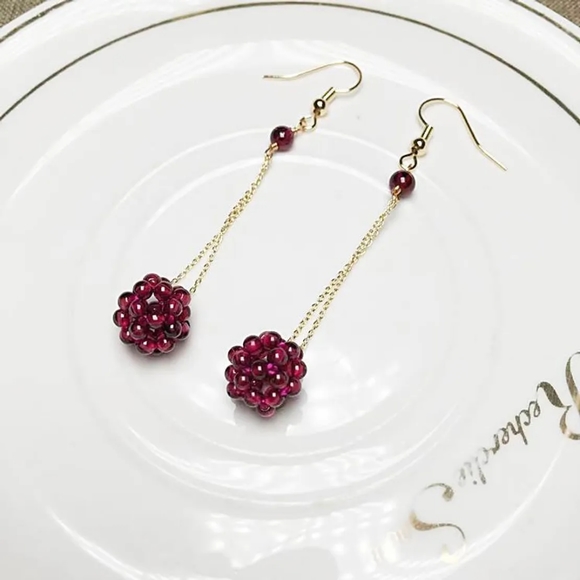 Jewelry - Dangle garnet earrings